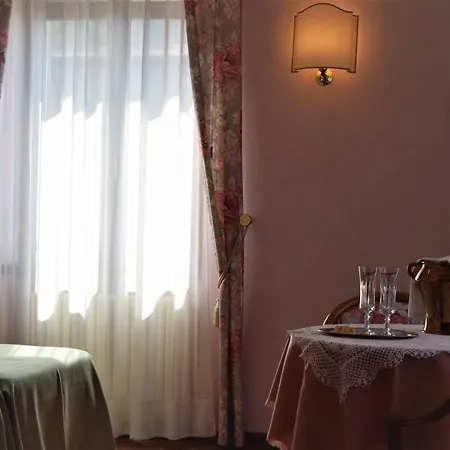 בית הארחה Torre - Atmosfera Romantica ברנצונה סול גארדה