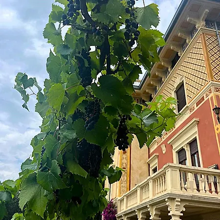 Гостевой дом Torre - Atmosfera Romantica Бренцоне-суль-Гарда